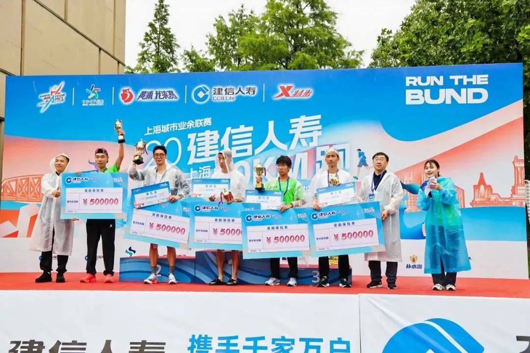 雄鹿豪取胜利，上海征程继续胜势强悍(雄鹿又赢了)