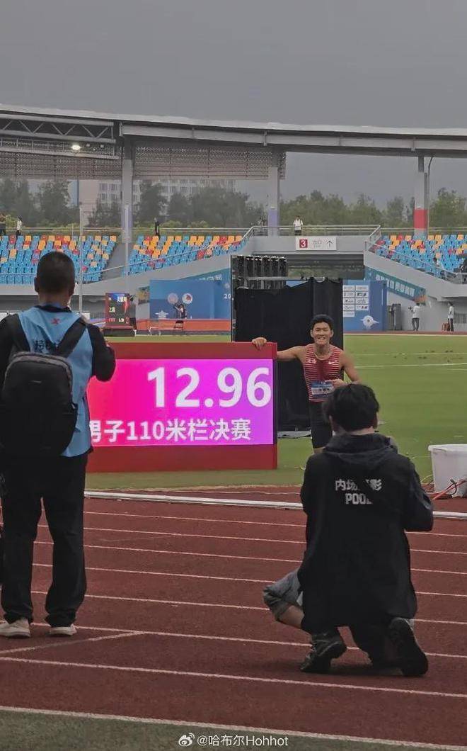 马德里新秀勇夺亚军，为国争光崭露头角